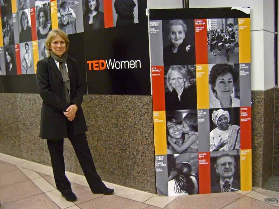 Liza Donnelly-photo-outside-TED